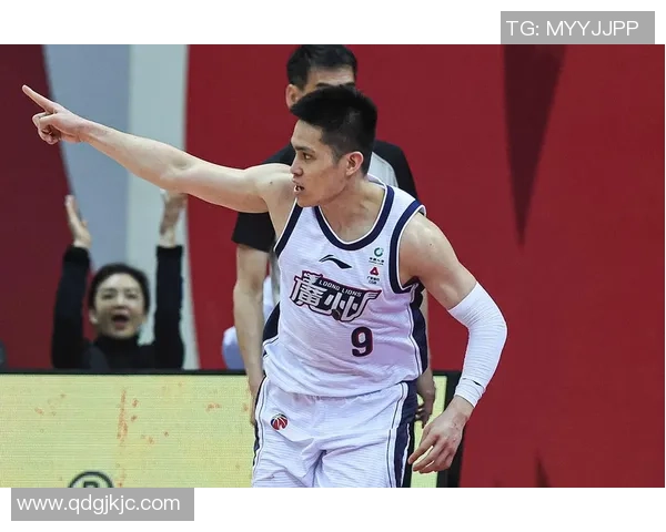 CBA广东队与辽宁队激战正酣赛场精彩瞬间回顾与分析 CBA广东队与辽宁队激战正酣赛场精彩瞬间回顾与分析